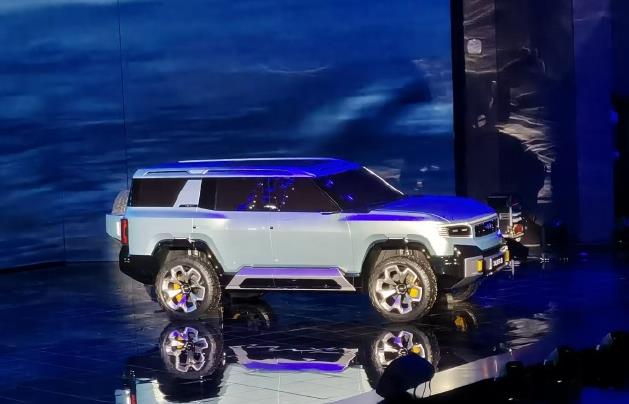 國產(chǎn)新能源汽車越來越貴，再不努力工作就只能開BBA了