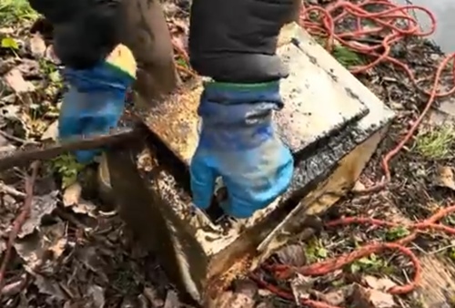 釣魚佬從湖里釣出70萬現金!以前還釣出過手榴彈(圖28) 釣魚佬從湖里釣出70萬現金!以前還釣出過手榴彈