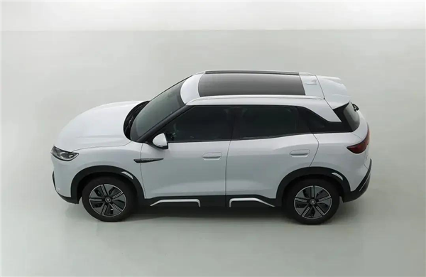 比亞迪又一新車曝光 “中杯大杯超大杯”集齊了!(圖2) 比亞迪又一新車曝光 “中杯大杯超大杯”集齊了!(圖2)