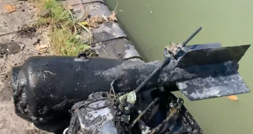 釣魚佬從湖里釣出70萬現金!以前還釣出過手榴彈(圖18) 釣魚佬從湖里釣出70萬現金!以前還釣出過手榴彈