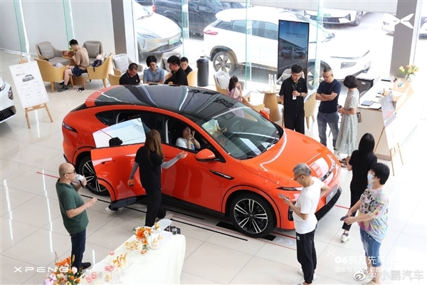 20.99萬起小鵬G6賣爆!CEO何小鵬親下工廠擰螺絲:還被嫌棄了(圖3) 20.99萬起小鵬G6賣爆!CEO何小鵬親下工廠擰螺絲:還被嫌棄了