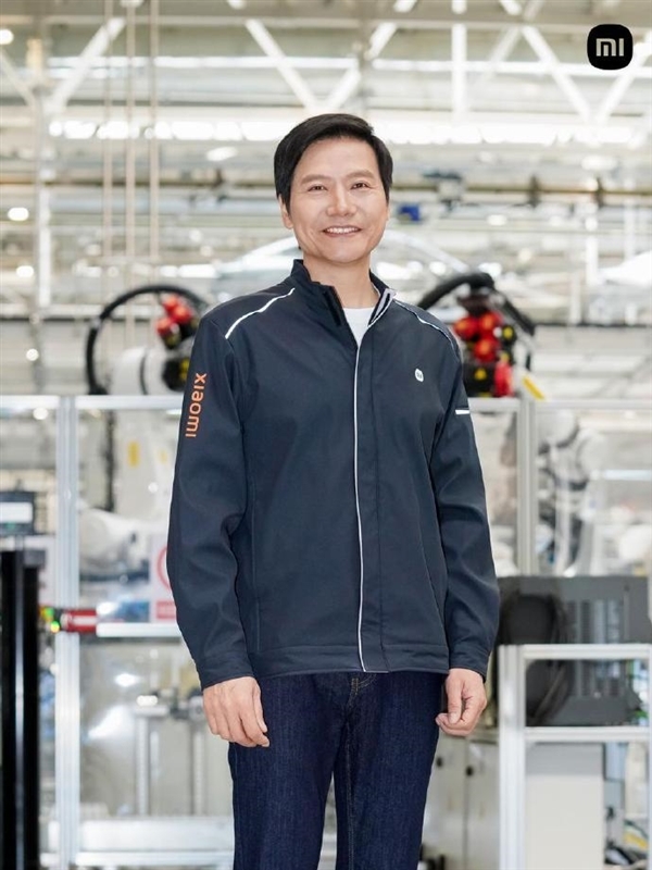 雷軍同款小米汽車工裝限量800件 上架秒空 雷軍:真沒有了(圖3) 雷軍同款小米汽車工裝限量800件 上架秒空 雷軍:真沒有了