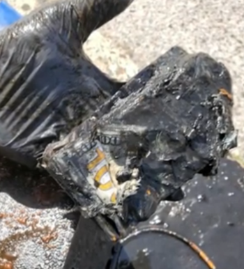 釣魚佬從湖里釣出70萬現金!以前還釣出過手榴彈(圖10) 釣魚佬從湖里釣出70萬現金!以前還釣出過手榴彈