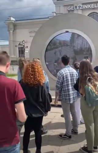 美國人和愛爾蘭人用傳送門互發(fā)地獄笑話:看得我功德光速消失(圖9) 美國人和愛爾蘭人用傳送門互發(fā)地獄笑話:看得我功德光速消失