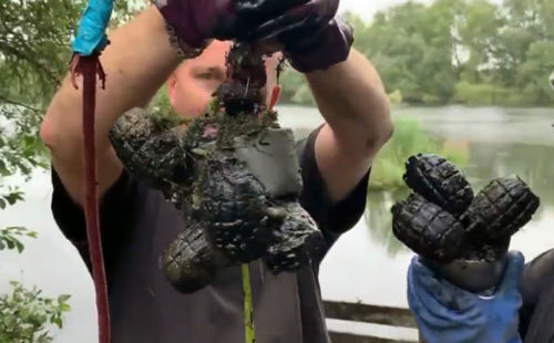 釣魚佬從湖里釣出70萬現金!以前還釣出過手榴彈(圖20) 釣魚佬從湖里釣出70萬現金!以前還釣出過手榴彈