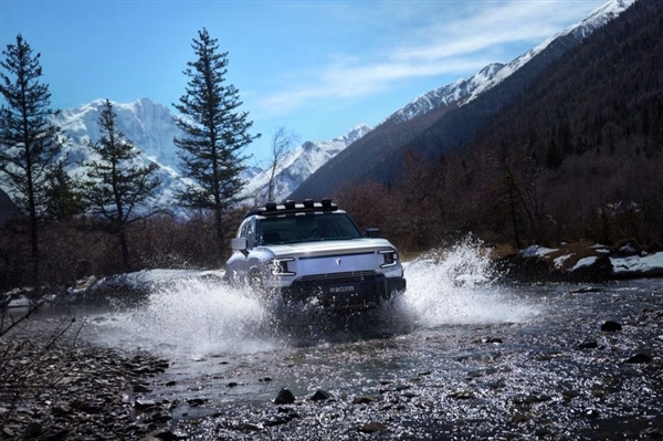 年輕人的第一輛科技新硬派SUV拉薩上市!小米點贊深藍G318(圖2) 年輕人的第一輛科技新硬派SUV拉薩上市!小米點贊深藍G318