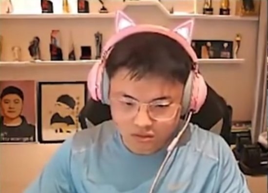 “Uzi直播紅溫”上熱搜：4萬的頂配電腦打《英雄聯盟》掉幀