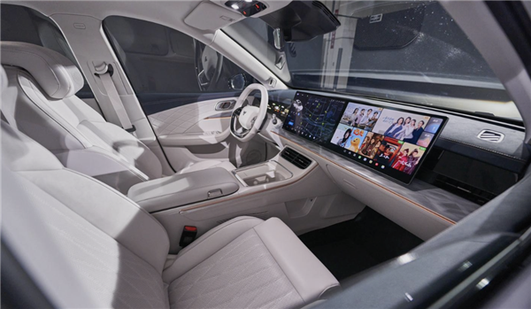 “冰箱彩電”全部上車!哪吒L實車內飾曝光(圖1) “冰箱彩電”全部上車!哪吒L實車內飾曝光