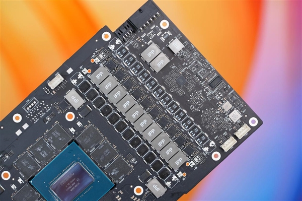 一體式合金銀白外甲!七彩虹RTX 4080 SUPER Neptune水神圖賞(圖20) 一體式合金銀白外甲!七彩虹RTX 4080 SUPER Neptune水神圖賞