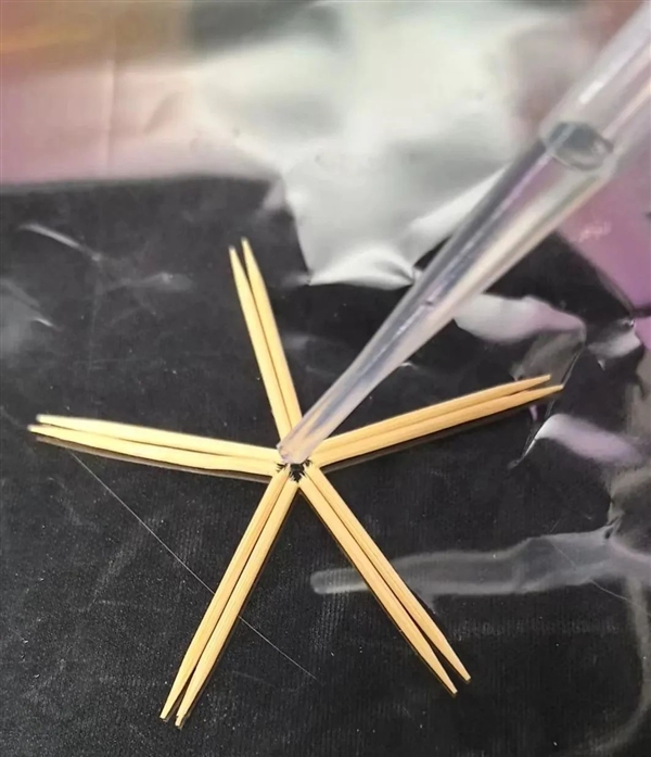 神奇!五根牙簽遇水自動(dòng)組成五角星:中科院揭秘(圖4) 神奇!五根牙簽遇水自動(dòng)組成五角星:中科院揭秘