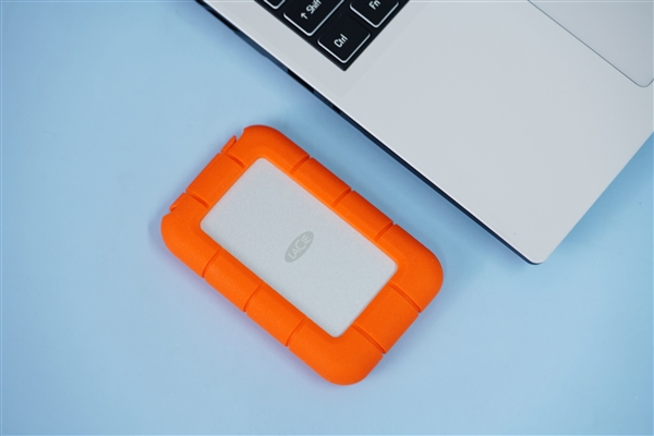 疾速2000MB/秒!希捷LaCie Rugged Mini SSD三防固態(tài)硬盤圖賞(圖1) 疾速2000MB/秒!希捷LaCie Rugged Mini SSD三防固態(tài)硬盤圖賞