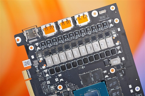 一體式合金銀白外甲!七彩虹RTX 4080 SUPER Neptune水神圖賞(圖21) 一體式合金銀白外甲!七彩虹RTX 4080 SUPER Neptune水神圖賞