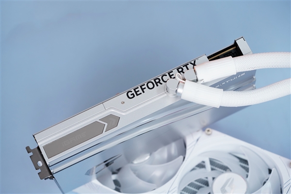 一體式合金銀白外甲!七彩虹RTX 4080 SUPER Neptune水神圖賞(圖6) 一體式合金銀白外甲!七彩虹RTX 4080 SUPER Neptune水神圖賞