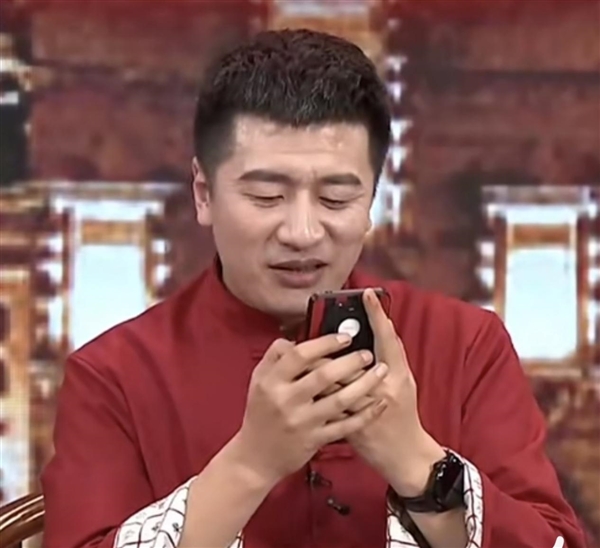 張雪峰自掏12萬：現(xiàn)場下單300份年貨禮盒送員工父母 一個也不能少