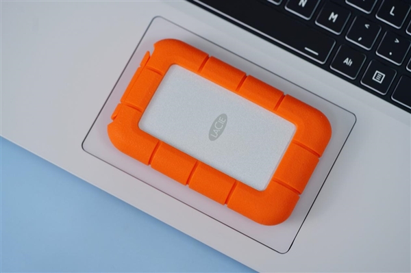 疾速2000MB/秒!希捷LaCie Rugged Mini SSD三防固態(tài)硬盤圖賞(圖2) 疾速2000MB/秒!希捷LaCie Rugged Mini SSD三防固態(tài)硬盤圖賞