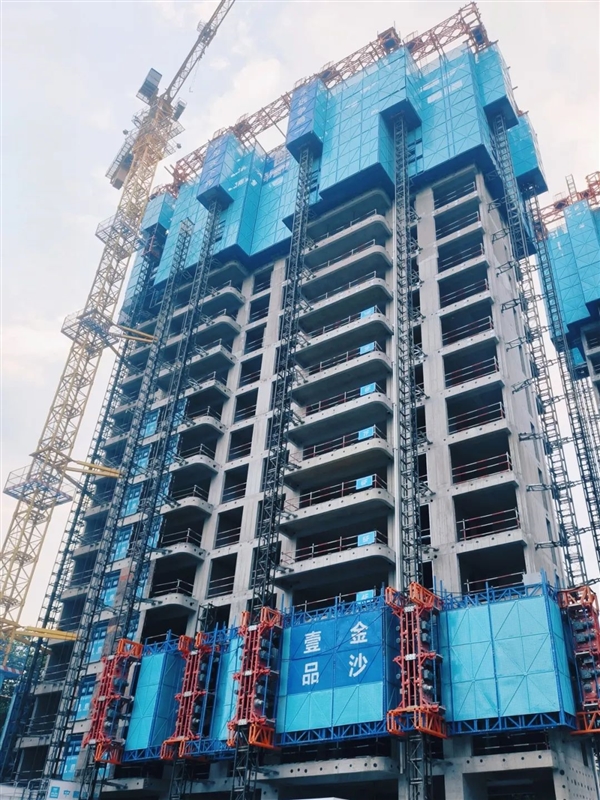 國內首個雙平臺工業化造樓機投入使用：最快3天蓋好一層樓