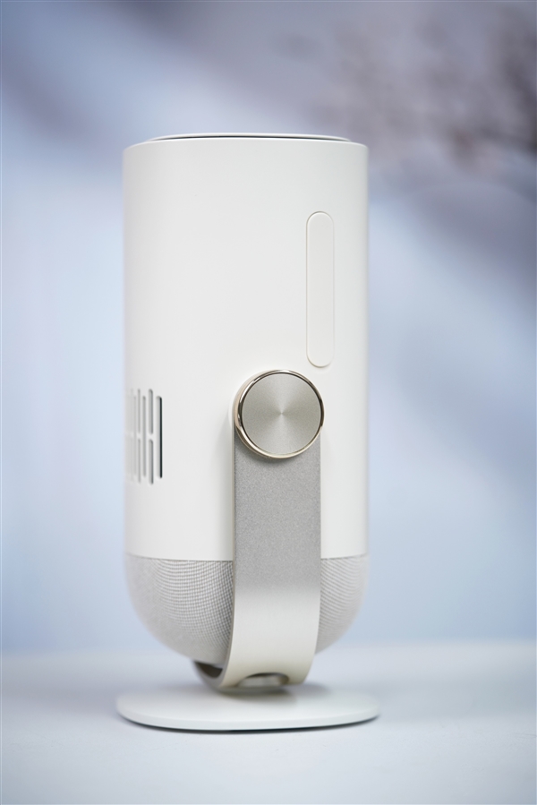 一體式云臺(tái)設(shè)計(jì) 各角度隨意投!當(dāng)貝Smart 1圖賞(圖15) 一體式云臺(tái)設(shè)計(jì) 各角度隨意投!當(dāng)貝Smart 1圖賞