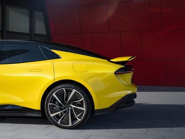 吉利首款純電超跑！路特斯Emeya繁花正式上市：售66.8萬起