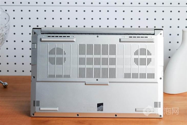 首款酷睿Ultra 9+RTX 4060輕薄本!華碩無畏Pro15 2024上手(圖10) 首款酷睿Ultra 9+RTX 4060輕薄本!華碩無畏Pro15 2024上手