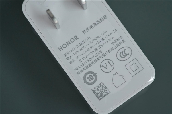 全球首發磁吸攝像頭！榮耀MagicBook Art 14圖賞