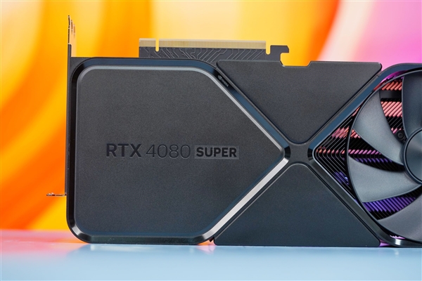 全黑化！NVIDIA RTX 4080 SUPER公版顯卡圖賞