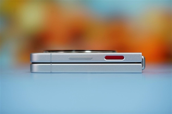 折疊屏手機僅2999元！努比亞Flip圖賞