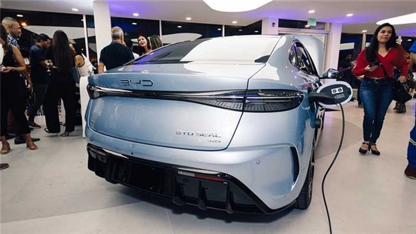 4個月建成落地 比亞迪加勒比地區首家門店開業:全系車型首次亮相(圖2) 4個月建成落地 比亞迪加勒比地區首家門店開業:全系車型首次亮相