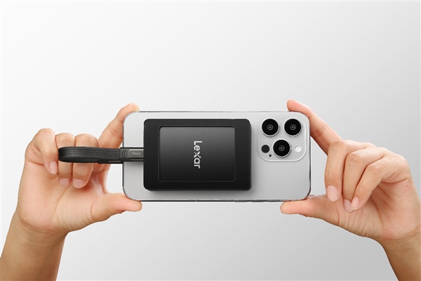 雷克沙推出SL500移動(dòng)SSD磁吸套裝：可磁吸手機(jī)、1秒傳1G視頻