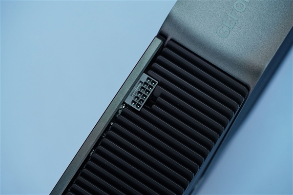 全黑化！NVIDIA RTX 4080 SUPER公版顯卡圖賞