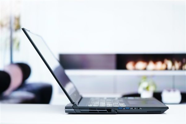 RTX 4090移性能怪獸!七彩虹將星X17 Pro Max圖賞(圖7) RTX 4090移性能怪獸!七彩虹將星X17 Pro Max圖賞