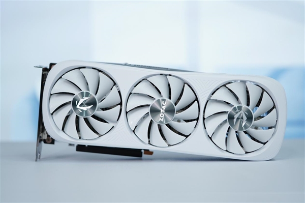 4K光追利器！索泰RTX 4080 SUPER TRINITY OC月白圖賞