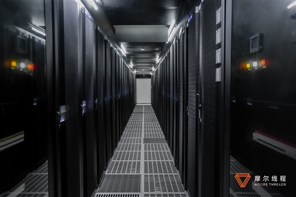 國(guó)產(chǎn)AI的希望!摩爾線程夸娥千卡集群化解AI算力國(guó)產(chǎn)化難題(圖10) 國(guó)產(chǎn)AI的希望!摩爾線程夸娥千卡集群化解AI算力國(guó)產(chǎn)化難題