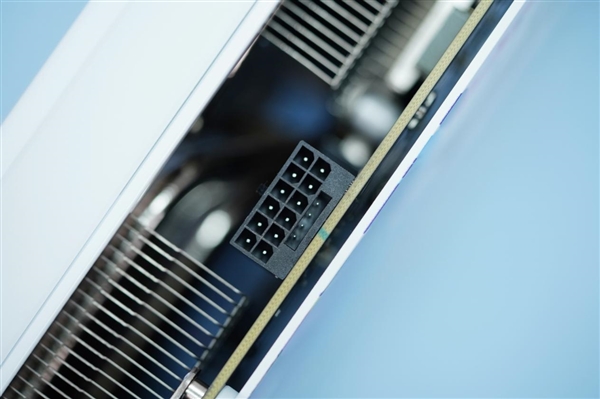 璦珈圖案吸睛!銘瑄GEFORCE RTX 4070 SUPER圖賞(圖16) 璦珈圖案吸睛!銘瑄GEFORCE RTX 4070 SUPER圖賞