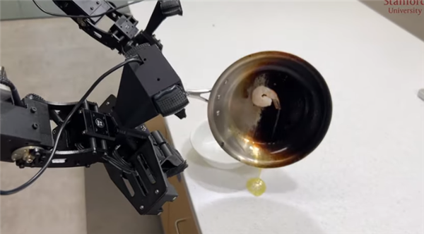 一款家政機器人上熱搜!能炒菜做飯、洗衣打掃 成本僅3萬美元(圖8) 一款家政機器人上熱搜!能炒菜做飯、洗衣打掃 成本僅3萬美元