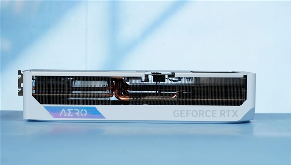 雪白機身吸睛!技嘉RTX 4080 SUPER AERO雪鷹OC顯卡圖賞(圖5) 雪白機身吸睛!技嘉RTX 4080 SUPER AERO雪鷹OC顯卡圖賞