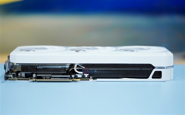 璦珈圖案吸睛!銘瑄GEFORCE RTX 4070 SUPER圖賞(圖10) 璦珈圖案吸睛!銘瑄GEFORCE RTX 4070 SUPER圖賞