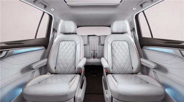 “卷瘋”合資品牌!超5米車身+V6發(fā)動(dòng)機(jī) 全新大眾攬境上市 售價(jià)29.99萬(wàn)起(圖7) “卷瘋”合資品牌!超5米車身+V6發(fā)動(dòng)機(jī) 全新大眾攬境上市 售價(jià)29.99萬(wàn)起