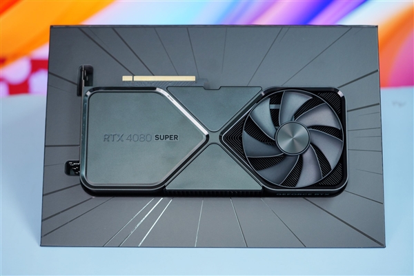 全黑化！NVIDIA RTX 4080 SUPER公版顯卡圖賞