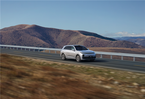 優化“大船感” 理想汽車魔毯空懸2.0來了:運動狀態邦邦硬(圖1) 解決“大船感” 理想汽車魔毯空懸2.0來了:運動狀態邦邦硬