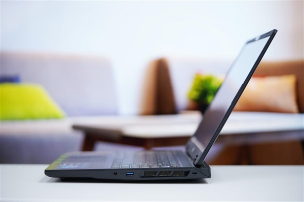 酷睿Ultra+4060獨顯游戲本 微星魔影16 AI 2024圖賞(圖7) 酷睿Ultra+4060獨顯游戲本 微星魔影16 AI 2024圖賞