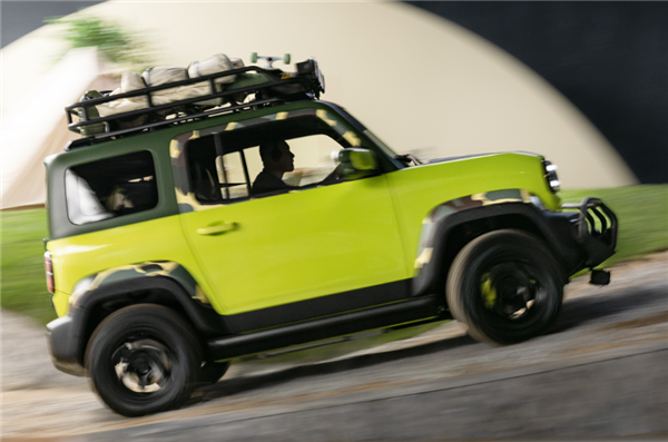 五菱寶駿推出“大玩具”小車,寶駿悅也續航303公里!外觀類似吉姆尼,配備多項有趣配置引起熱議(圖1) 電動小車玩不動了 五菱也在抓緊“變大”