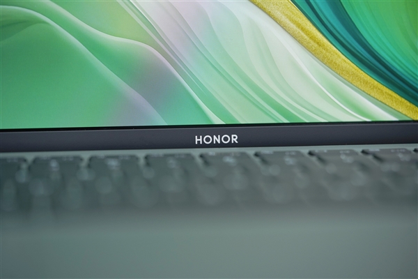 全球首發磁吸攝像頭！榮耀MagicBook Art 14圖賞