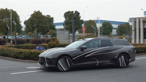 雙電機四驅+800V架構！哪吒S獵裝車諜照曝光