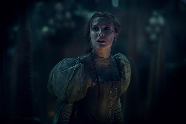 網飛奇幻片《少女斗惡龍》新劇照:陰暗山洞中的公主(圖4) 網飛奇幻片《少女斗惡龍》新劇照:陰暗山洞中的公主