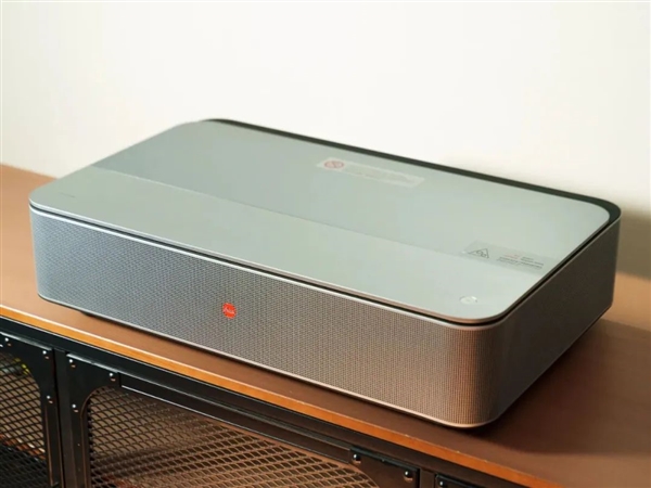 徠卡推出了一臺6萬+的激光電視 我替你們試了試(圖1) 徠卡推出了一臺6萬+的激光電視 我替你們試了試