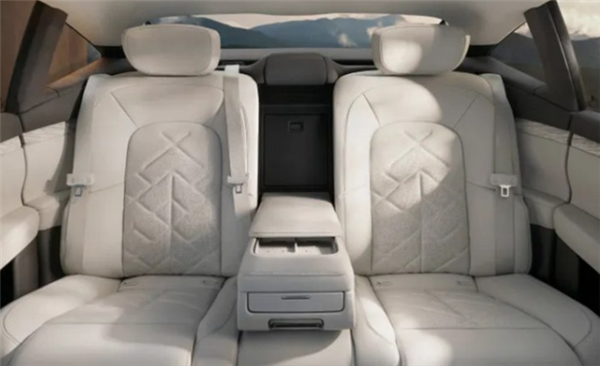 首搭飛航行政座椅!蔚來全新旗艦級電轎ET7開啟預定(圖5) 首搭飛航行政座椅!蔚來全新旗艦級電轎ET7開啟預定