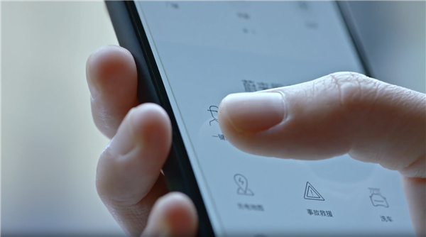 “一騎紅塵車主笑 移動電樁連夜來”:蔚來充電車連開1650公里 車主感動哭了(圖2) “一騎紅塵車主笑 移動電樁連夜來”:蔚來充電車連開1650公里 車主感動哭了