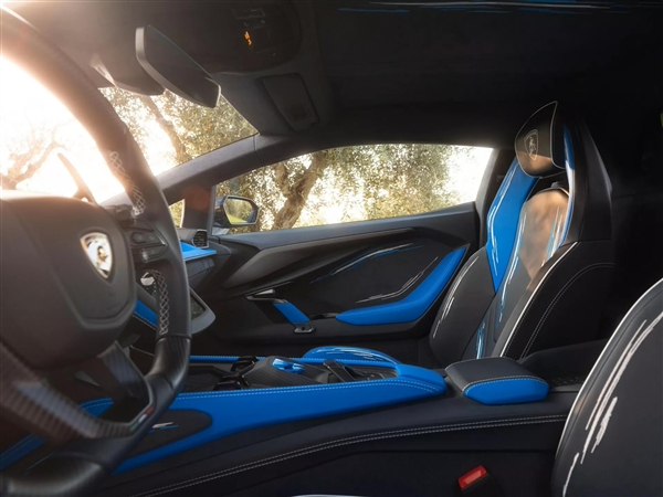 475小時手工涂裝!蘭博基尼展示特別版大牛:模擬海浪拍打懸崖(圖20) 475小時手工涂裝!蘭博基尼展示特別版大牛:模擬海浪拍打懸崖