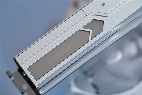 一體式合金銀白外甲!七彩虹RTX 4080 SUPER Neptune水神圖賞(圖7) 一體式合金銀白外甲!七彩虹RTX 4080 SUPER Neptune水神圖賞