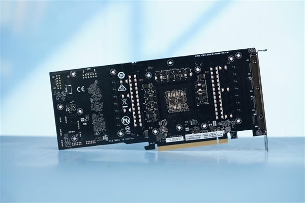 雪白機身吸睛!技嘉RTX 4080 SUPER AERO雪鷹OC顯卡圖賞(圖15) 雪白機身吸睛!技嘉RTX 4080 SUPER AERO雪鷹OC顯卡圖賞